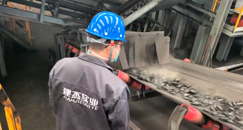 钢厂污泥压球新上产线频出问题？看9001cc以诚为本粘合剂现场领导专业破局